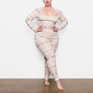 ❄️NEW w/o tags! Skims pointelle Henley and legging gift set